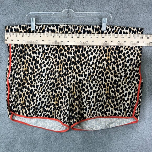 Torrid short 5 Inch Signature Waist Dolphin Hem Bike Short - Picture 4 of 6